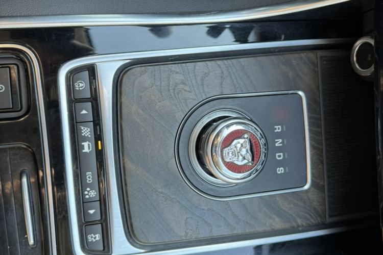 Used Jaguar XFL 2019 XFL 2.0T 250 PS Two-Wheel-Drive Luxury Edition Interior 5
