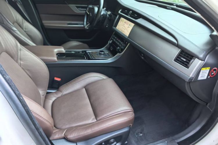 Used Jaguar XFL 2019 XFL 2.0T 250 PS Four-Wheel Drive Luxury Edition Interior 5