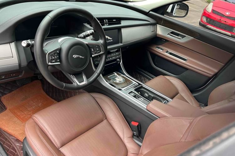 Used Jaguar XFL 2019 XFL 2.0T 250 PS Two-Wheel-Drive Luxury Edition Interior 7