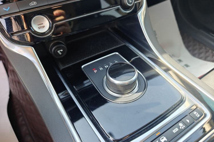 Used Jaguar XFL 2019 XFL 2.0T 200PS Two-Wheel-Drive Luxury Edition Interior 9
