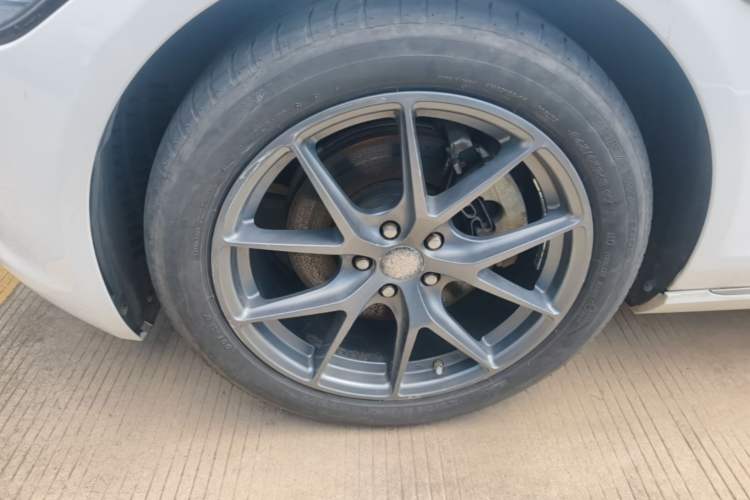Used Jaguar XFL 2019 XFL 2.0T 200 PS Two-Wheel-Drive Elite Edition Left Front Wheel Hub