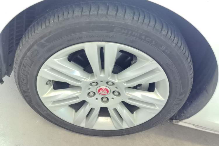 Used Jaguar XFL 2019 XFL 2.0T 250 PS Four-Wheel Drive Luxury Edition Left Front Wheel Hub
