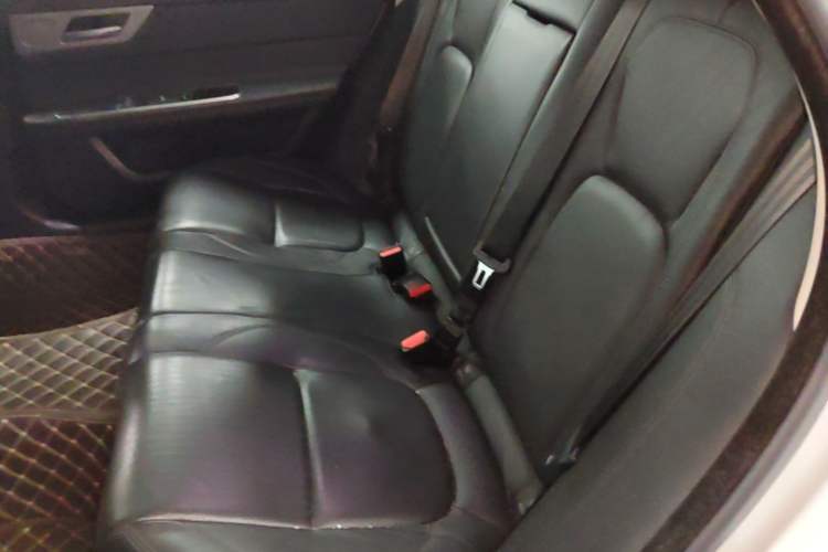 Used Jaguar XFL 2019 XFL 2.0T 250 PS Two-Wheel-Drive Luxury Edition Left Rear Seat