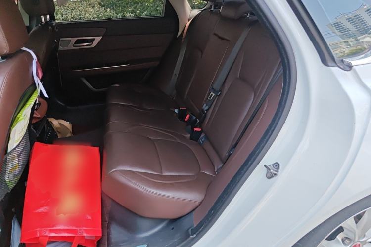Used Jaguar XFL 2019 XFL 2.0T 250 PS Two-Wheel-Drive Luxury Edition Left Rear Seat