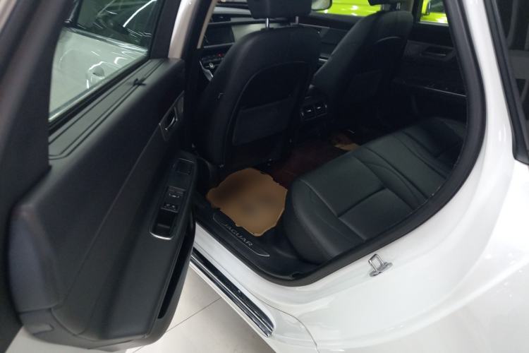 Used Jaguar XFL 2019 XFL 2.0T 200 PS Two-Wheel-Drive Elite Edition Left Rear Seat
