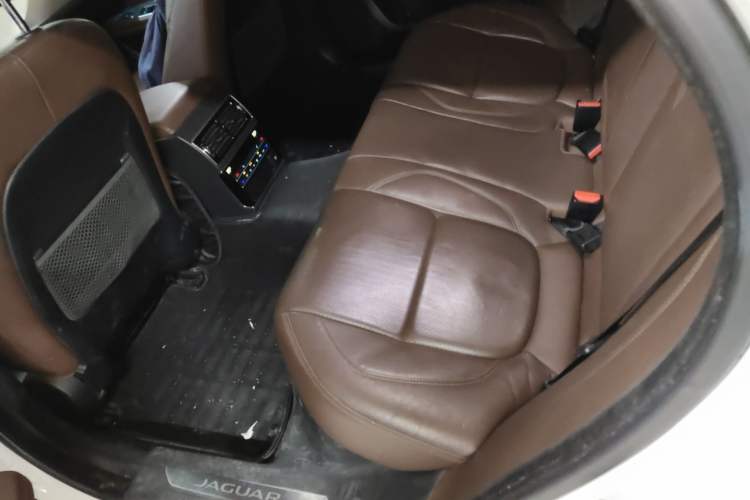 Used Jaguar XFL 2019 XFL 2.0T 250 PS Two-Wheel-Drive Luxury Edition Left Rear Seat