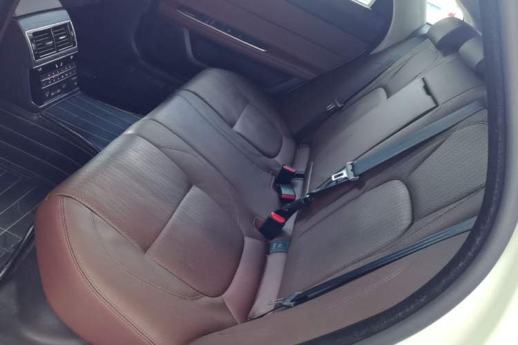 Used Jaguar XFL 2019 XFL 2.0T 250 PS Four-Wheel Drive Luxury Edition Left Rear Seat