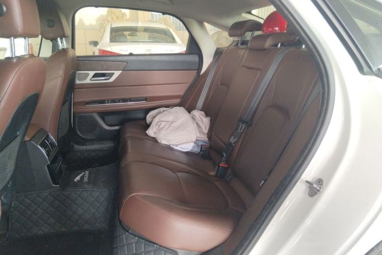 Used Jaguar XFL 2019 XFL 2.0T 250 PS Two-Wheel-Drive Luxury Edition Left Rear Seat
