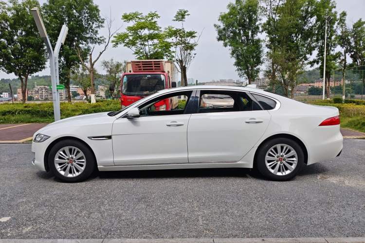 Used Jaguar XFL 2019 XFL 2.0T 200PS Two-Wheel-Drive Luxury Edition Left Side