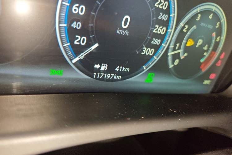 Used Jaguar XFL 2019 XFL 2.0T 250 PS Four-Wheel Drive Luxury Edition Odometer Close Up