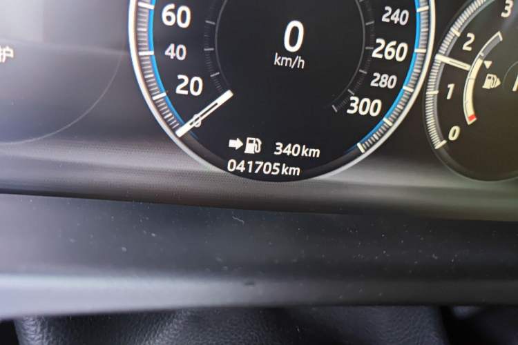 Used Jaguar XFL 2019 XFL 2.0T 250 PS Two-Wheel-Drive Luxury Edition Odometer Close Up