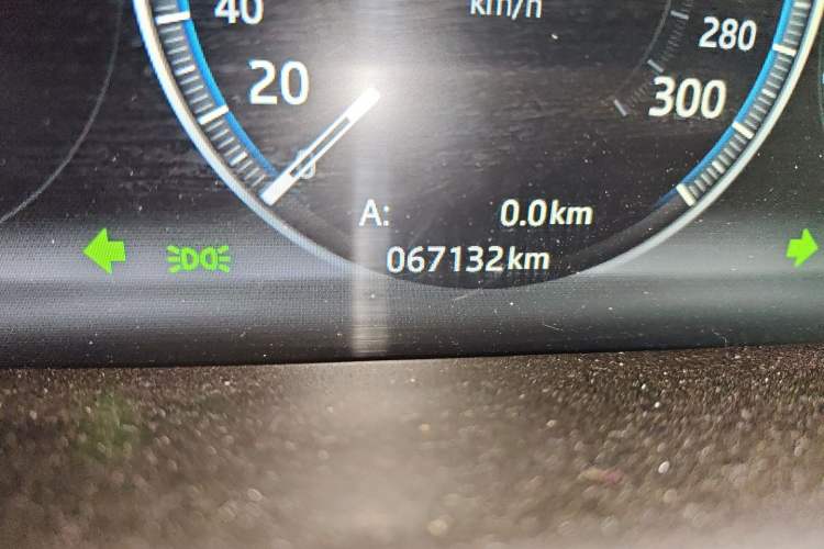 Used Jaguar XFL 2019 XFL 2.0T 200PS Two-Wheel-Drive Luxury Edition Odometer Close Up