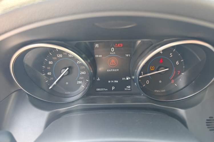 Used Jaguar XFL 2019 XFL 2.0T 200PS Two-Wheel-Drive Luxury Edition Odometer Close Up