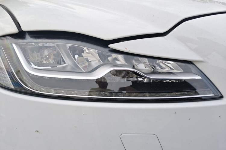 Used Jaguar XFL 2019 XFL 2.0T 250 PS Four-Wheel Drive Luxury Edition Right Front Headlight