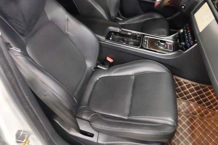 Used Jaguar XFL 2019 XFL 2.0T 250 PS Two-Wheel-Drive Luxury Edition Right Front Seat