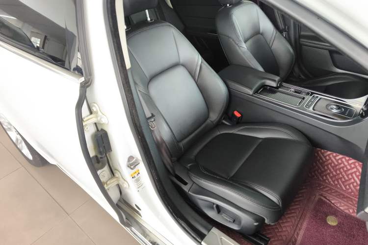 Used Jaguar XFL 2019 XFL 2.0T 200 PS Two-Wheel-Drive Elite Edition Right Front Seat