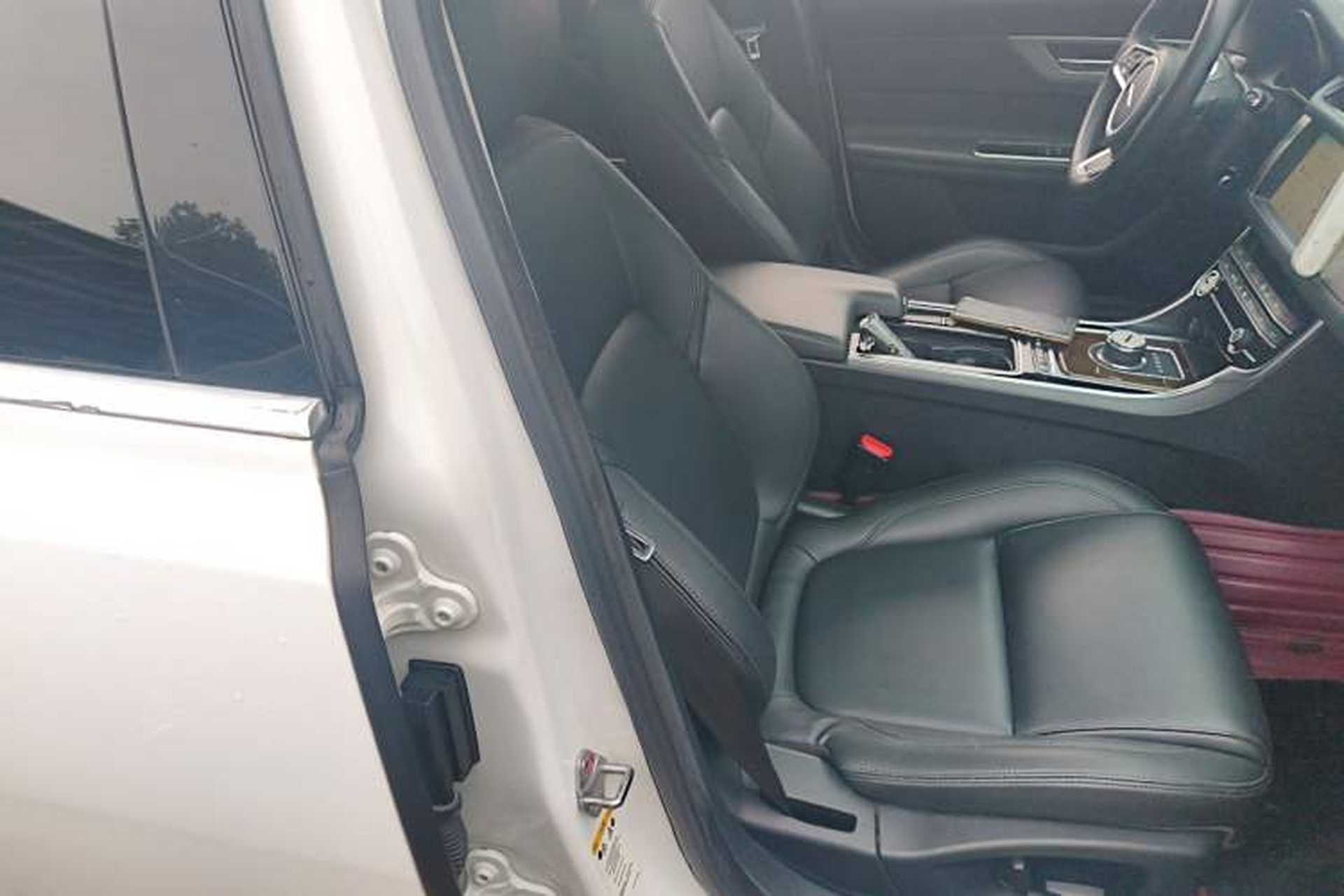 Used Jaguar XFL 2019 XFL 2.0T 200 PS Two-Wheel-Drive Elite Edition Right Front Seat