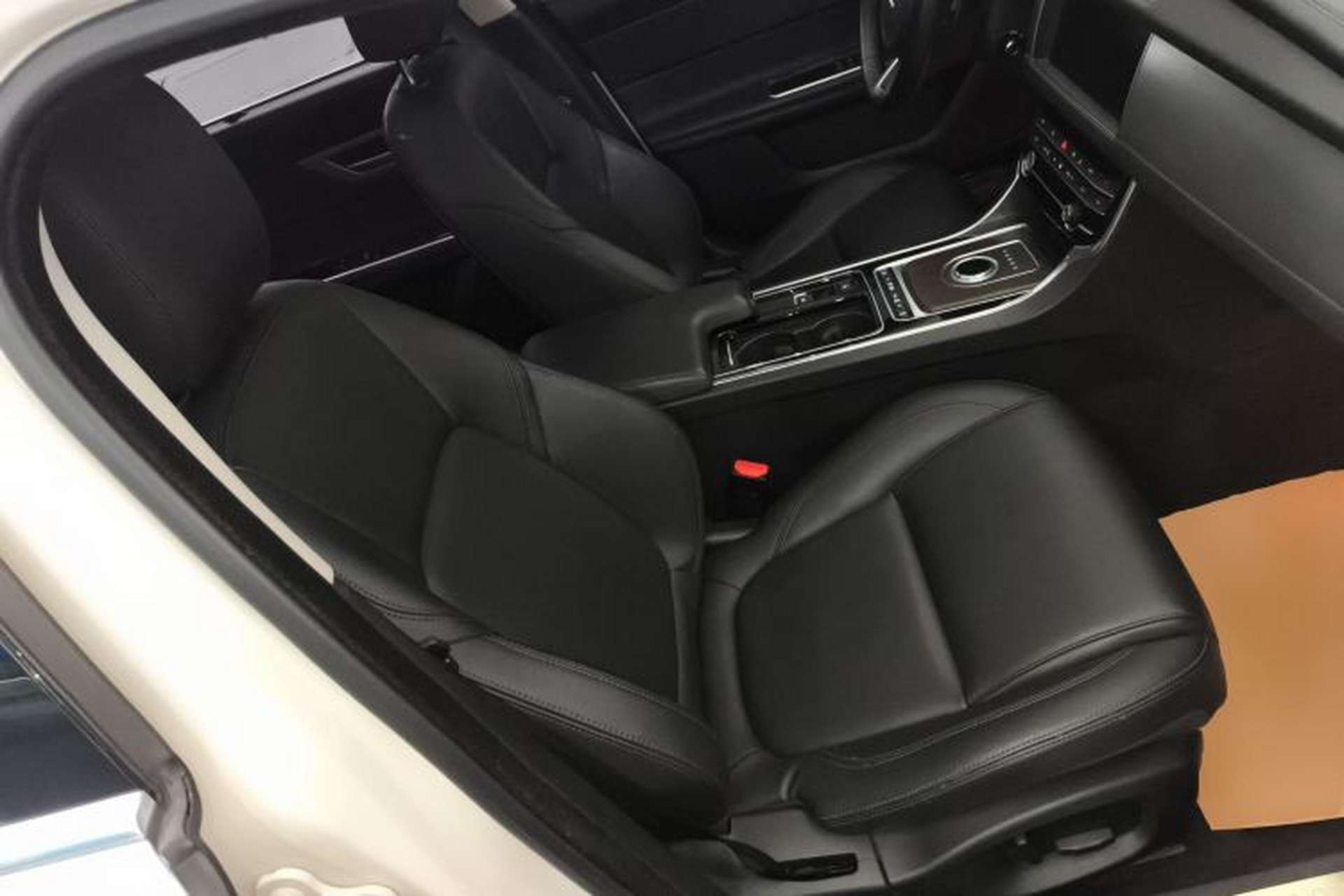 Used Jaguar XFL 2019 XFL 2.0T 200 PS Two-Wheel-Drive Elite Edition Right Front Seat