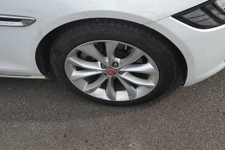 Used Jaguar XFL 2019 XFL 2.0T 250 PS Two-Wheel-Drive Luxury Edition Right Front Wheel Hub