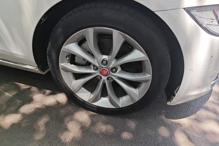 Used Jaguar XFL 2019 XFL 2.0T 250 PS Two-Wheel-Drive Luxury Edition Right Front Wheel Hub