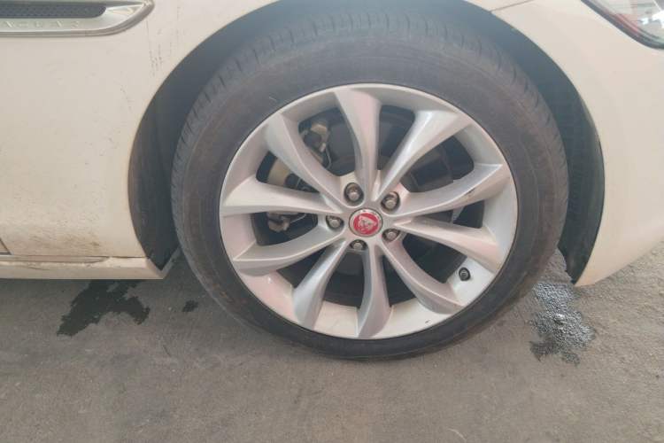 Used Jaguar XFL 2019 XFL 2.0T 250 PS Two-Wheel-Drive Luxury Edition Right Front Wheel Hub