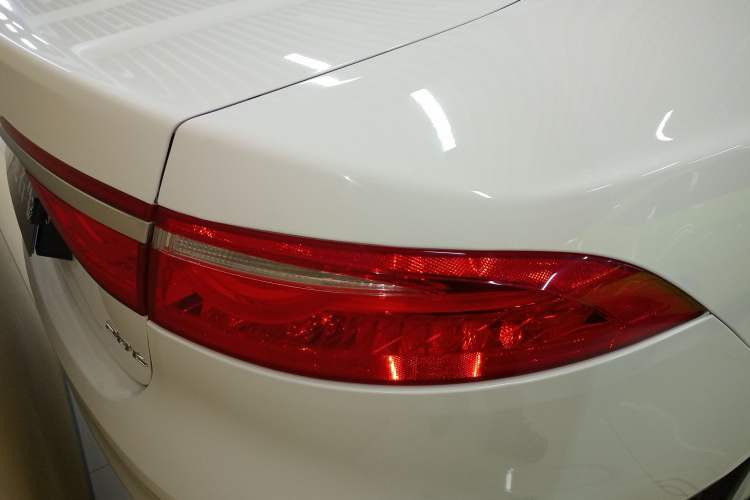 Used Jaguar XFL 2019 XFL 2.0T 200 PS Two-Wheel-Drive Elite Edition Right Rear Taillight