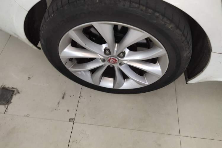 Used Jaguar XFL 2019 XFL 2.0T 250 PS Two-Wheel-Drive Luxury Edition Right Rear Wheel Hub