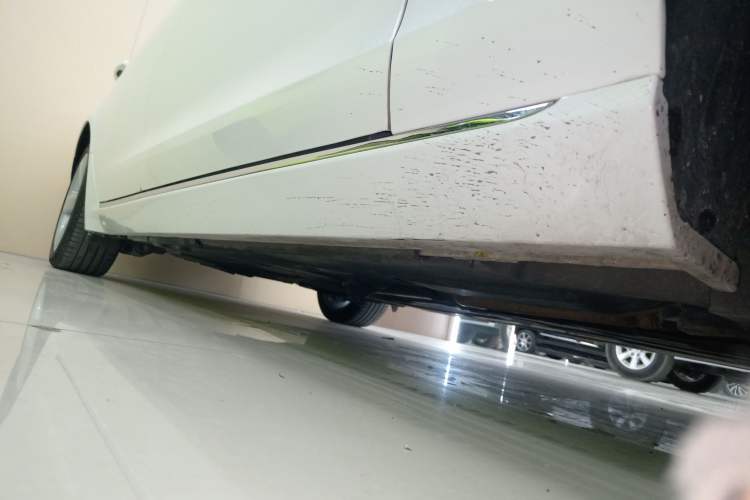 Used Jaguar XFL 2019 XFL 2.0T 200 PS Two-Wheel-Drive Elite Edition Right Side Sill