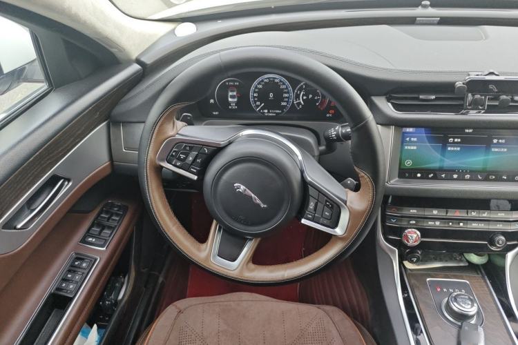 Used Jaguar XFL 2019 XFL 2.0T 250 PS Four-Wheel Drive Luxury Edition Steering Wheel