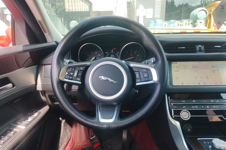 Used Jaguar XFL 2019 XFL 2.0T 200 PS Two-Wheel-Drive Elite Edition Steering Wheel