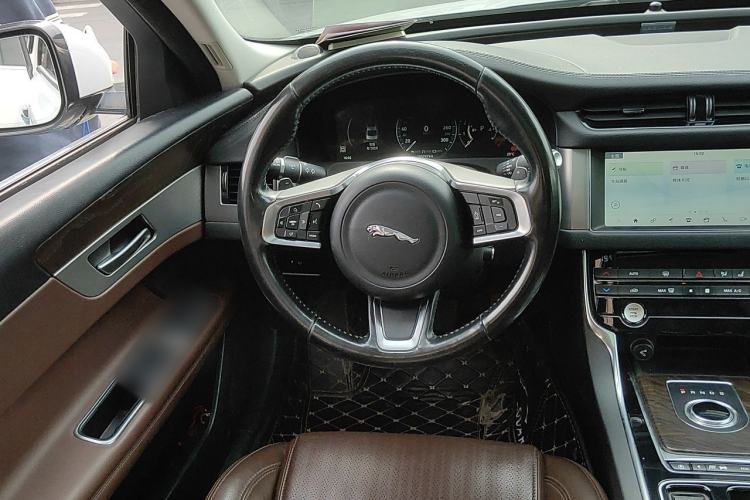 Used Jaguar XFL 2019 XFL 2.0T 250 PS Two-Wheel-Drive Luxury Edition Steering Wheel