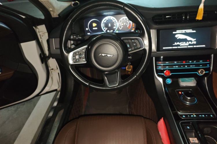 Used Jaguar XFL 2019 XFL 2.0T 250 PS Four-Wheel Drive Luxury Edition Steering Wheel