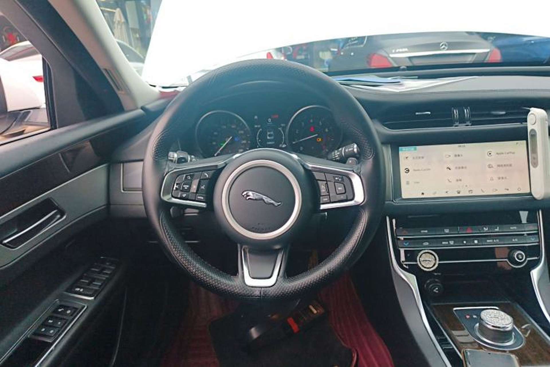 Used Jaguar XFL 2019 XFL 2.0T 200 PS Two-Wheel-Drive Elite Edition Steering Wheel