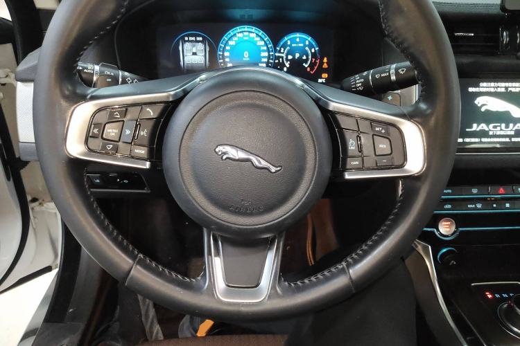 Used Jaguar XFL 2019 XFL 2.0T 250 PS Two-Wheel-Drive Luxury Edition Steering Wheel