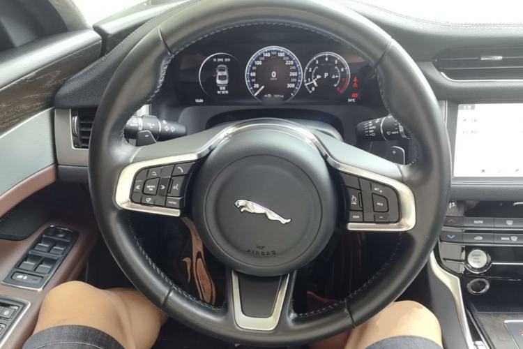 Used Jaguar XFL 2019 XFL 2.0T 250 PS Four-Wheel Drive Luxury Edition Steering Wheel