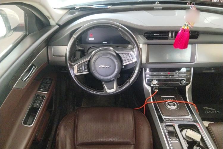 Used Jaguar XFL 2019 XFL 2.0T 250 PS Two-Wheel-Drive Luxury Edition Steering Wheel