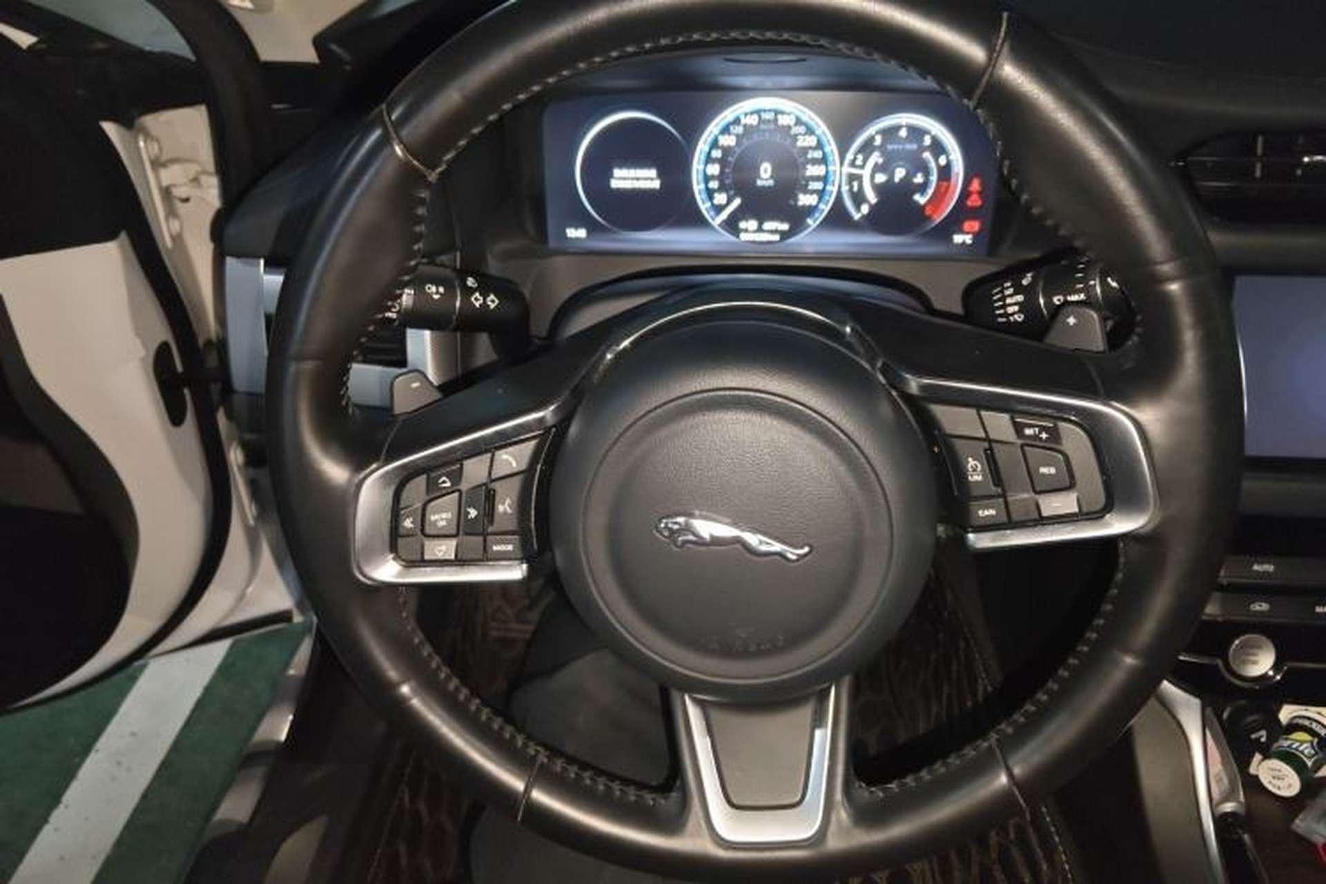 Used Jaguar XFL 2019 XFL 2.0T 250 PS Two-Wheel-Drive Luxury Edition Steering Wheel
