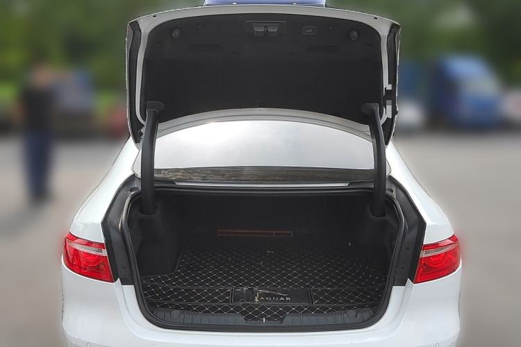 Used Jaguar XFL 2019 XFL 2.0T 250 PS Two-Wheel-Drive Luxury Edition Trunk