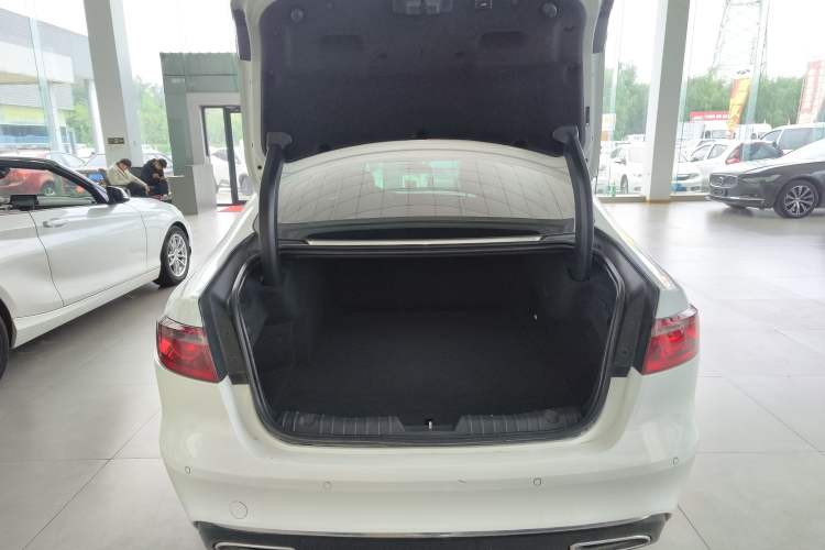 Used Jaguar XFL 2019 XFL 2.0T 200 PS Two-Wheel-Drive Elite Edition Trunk