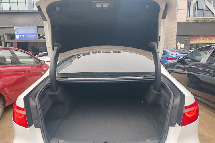 Used Jaguar XFL 2019 XFL 2.0T 200 PS Two-Wheel-Drive Elite Edition Trunk