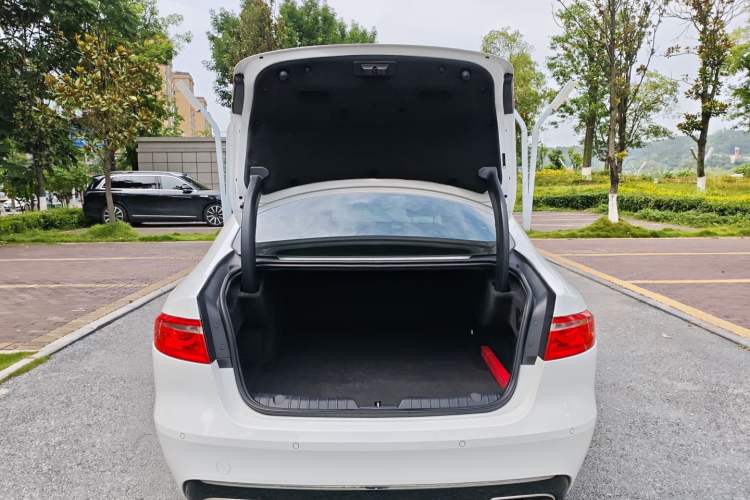 Used Jaguar XFL 2019 XFL 2.0T 200PS Two-Wheel-Drive Luxury Edition Trunk