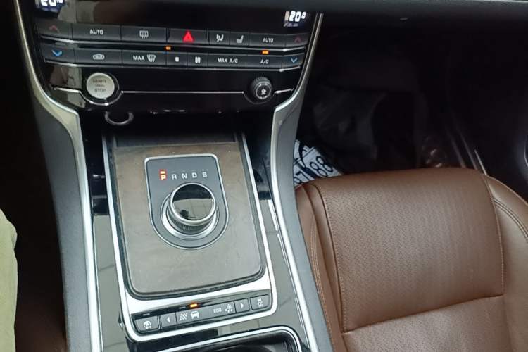 Used Jaguar XFL 2020 XFL 2.0T P250 Four-Wheel Drive Luxury Edition Gear Lever
