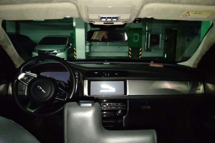 Used Jaguar XFL 2020 XFL 2.0T P250 Four-Wheel Drive Luxury Edition Headliner