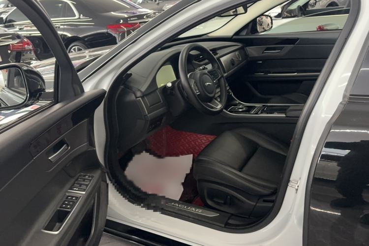 Used Jaguar XFL 2020 XFL 2.0T P200 Two-Wheel-Drive Rally Flag Edition Interior 2