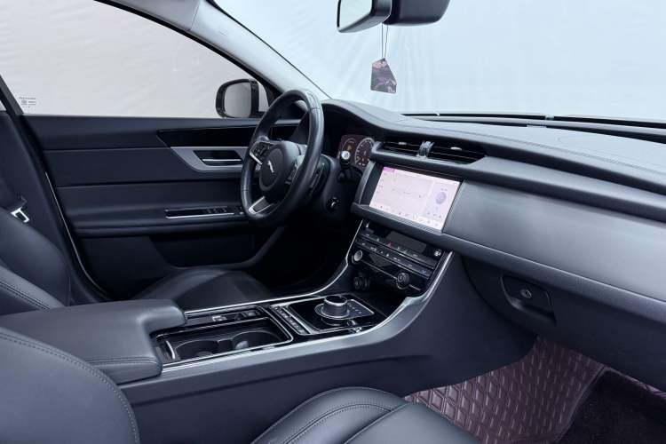 Used Jaguar XFL 2020 XFL 2.0T P200 Two-Wheel-Drive Elite Edition Interior 7