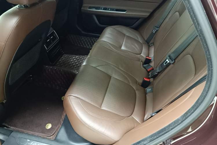 Used Jaguar XFL 2020 XFL 2.0T P250 Four-Wheel Drive Luxury Edition Left Rear Seat
