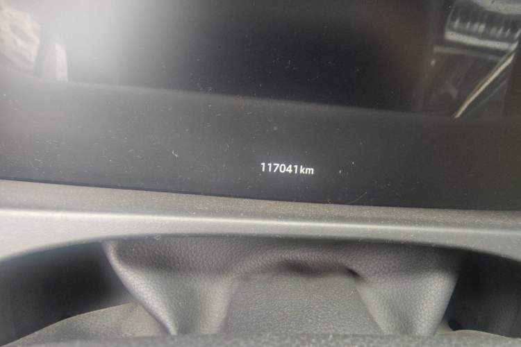 Used Jaguar XFL 2020 XFL 2.0T P200 Two-Wheel-Drive Elite Edition Odometer Close Up
