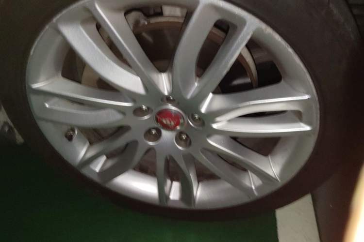Used Jaguar XFL 2020 XFL 2.0T P250 Four-Wheel Drive Luxury Edition Right Front Wheel Hub