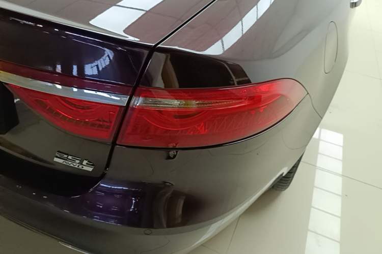 Used Jaguar XFL 2020 XFL 2.0T P250 Four-Wheel Drive Luxury Edition Right Rear Taillight