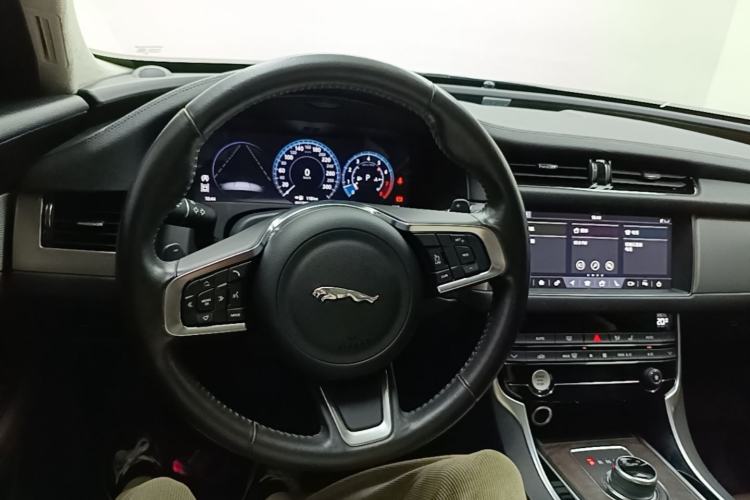 Used Jaguar XFL 2020 XFL 2.0T P250 Four-Wheel Drive Luxury Edition Steering Wheel